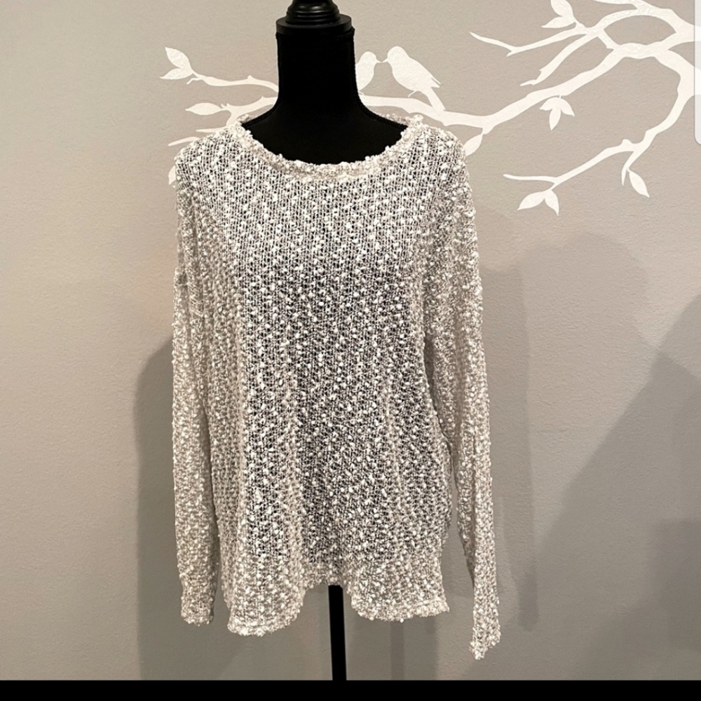 🆕Pretty shimmer and white sweater Sz XL G3